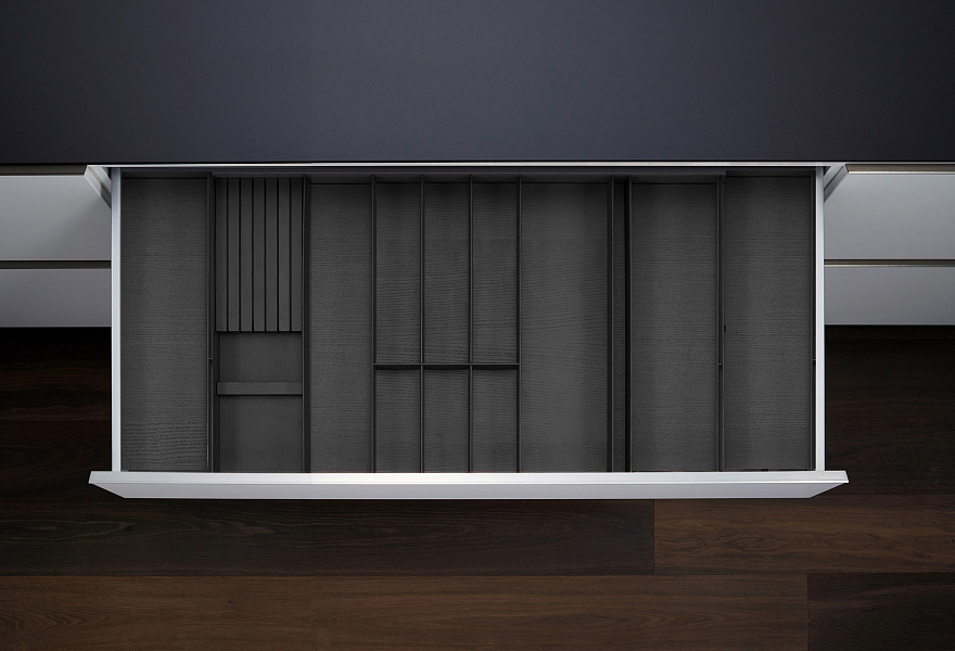 КОМПЛЕКТ лоток + держатель для ножей, ФайнЛайн Линик 1000-1200 мм, глубина 500 мм, цвет ЯСЕНЬ черный Kessebohmer